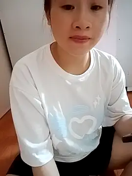Snapshot of tuongvycute chatting on 10-10-25, 01:10 tuongvycute online show from 10-10-25, 01:10
