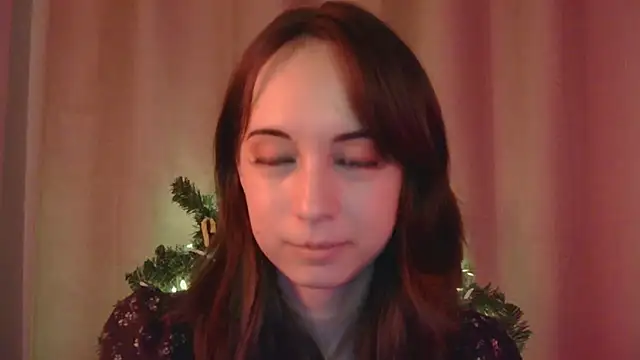 Snapshot of VeraLush chatting on 12-17-25, 12:44 VeraLush online show from 12-17-25, 12:44