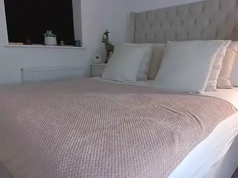 NaughtyMrsKnox online show from 10-23-25, 07:34