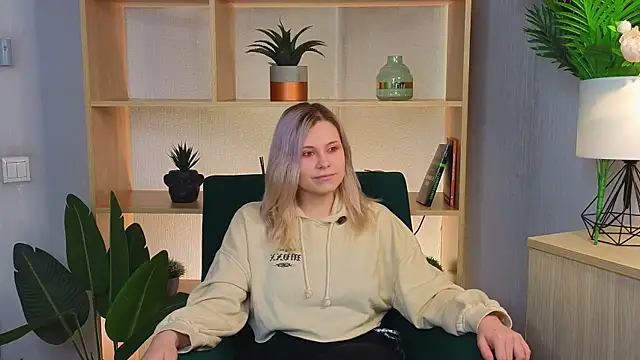GeorginaPulgarin online show from 10-11-25, 12:58