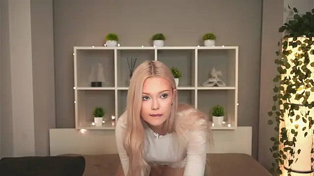 KaryTasch online show from 10-28-25, 10:01