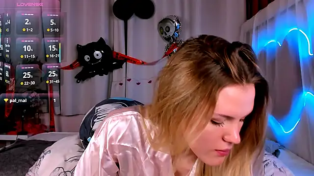 -KittyMoore online show from 11-03-25, 08:32