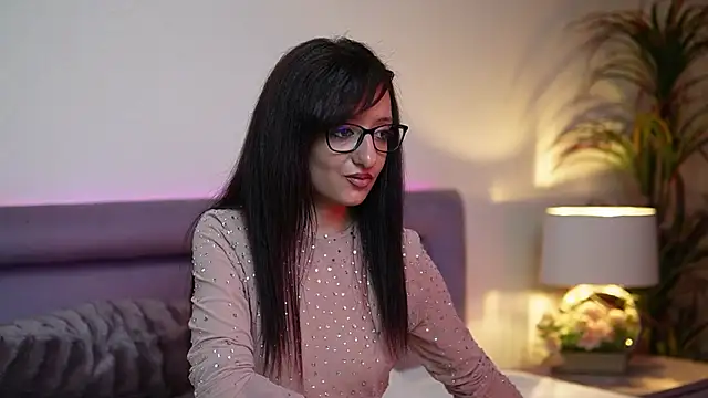 Snapshot of JoelleApril chatting on 10-17-25, 08:55 JoelleApril online show from 10-17-25, 08:55