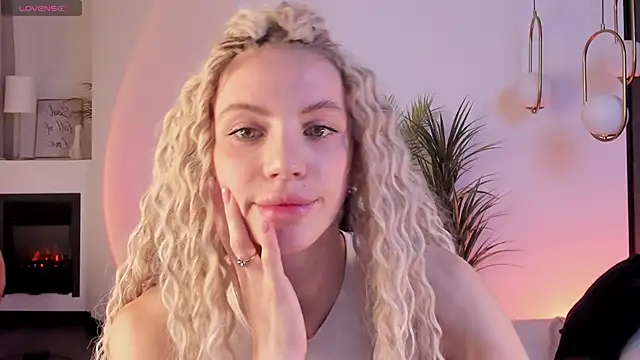 Snapshot of mia_silkk chatting on 10-22-25, 06:24 mia silkk online show from 10-22-25, 06:24