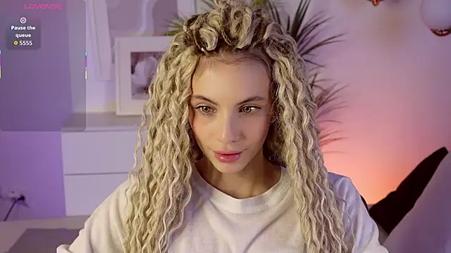 Snapshot of mia_silkk chatting on 11-06-25, 06:25 mia silkk online show from 11-06-25, 06:25