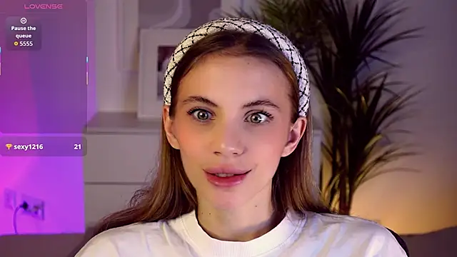 Snapshot of mia_silkk chatting on 11-14-25, 06:23 mia silkk online show from 11-14-25, 06:23