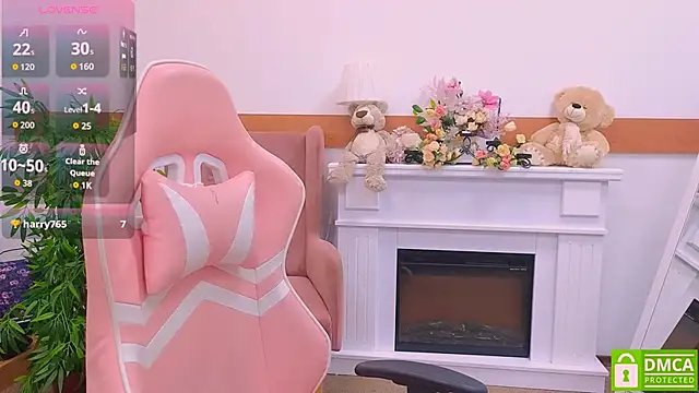 Snapshot of Lulu___Moon chatting on 11-17-25, 06:41 Lulu Moon online show from 11-17-25, 06:41