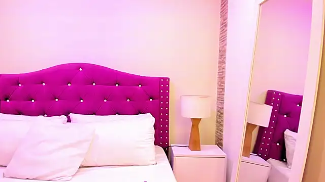 Snapshot of Valery_Monn chatting on 10-16-25, 11:22 Valery Monn online show from 10-16-25, 11:22