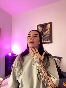 Snapshot of _Emily_Sands_ chatting on 10-27-25, 11:20  Emily Sands  online show from 10-27-25, 11:20