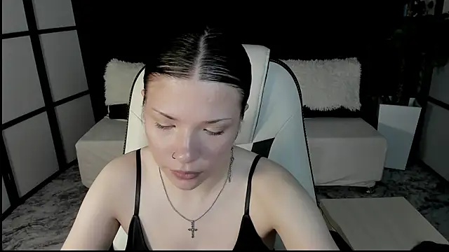 Snapshot of AdelDeRose chatting on 10-21-25, 02:45 AdelDeRose online show from 10-21-25, 02:45