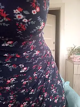 Snapshot of Ambika_beauty chatting on 10-18-25, 11:00 Ambika beauty online show from 10-18-25, 11:00