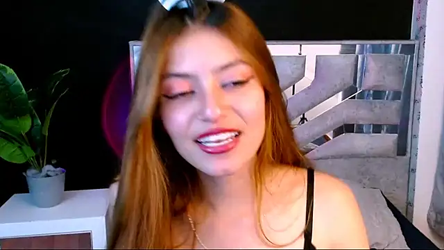 Snapshot of viky_evanss chatting on 11-04-25, 07:13 viky evanss online show from 11-04-25, 07:13