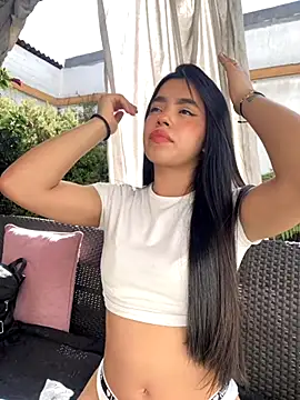 Snapshot of LunaMoore_Pink chatting on 10-24-25, 01:40 LunaMoore Pink online show from 10-24-25, 01:40