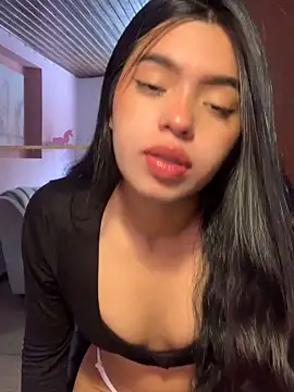 Snapshot of LunaMoore_Pink chatting on 10-30-25, 12:39 LunaMoore Pink online show from 10-30-25, 12:39