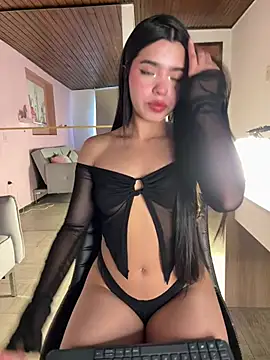 LunaMoore Pink online show from 04-08-26, 12:49