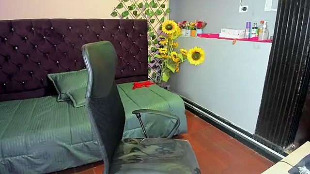 Yaluz Naugthy online show from 02-01-26, 01:42