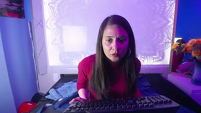 Snapshot of Kylie_Bloom chatting on 10-26-25, 02:06 Kylie Bloom online show from 10-26-25, 02:06