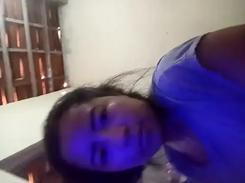 Snapshot of japinha2104 chatting on 10-15-25, 04:18 japinha2104 online show from 10-15-25, 04:18