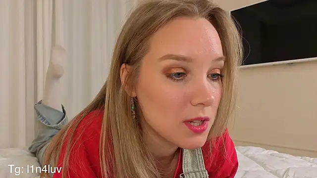 AIicaparkerc online show from 10-22-25, 09:14