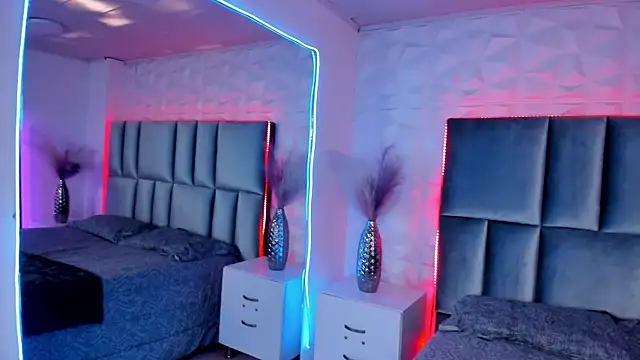 HollyPeach online show from 01-12-26, 07:41