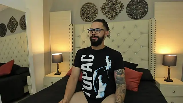 Snapshot of AlukardBig chatting on 10-18-25, 09:04 AlukardBig online show from 10-18-25, 09:04