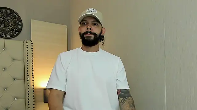 Snapshot of AlukardBig chatting on 10-27-25, 06:23 AlukardBig online show from 10-27-25, 06:23