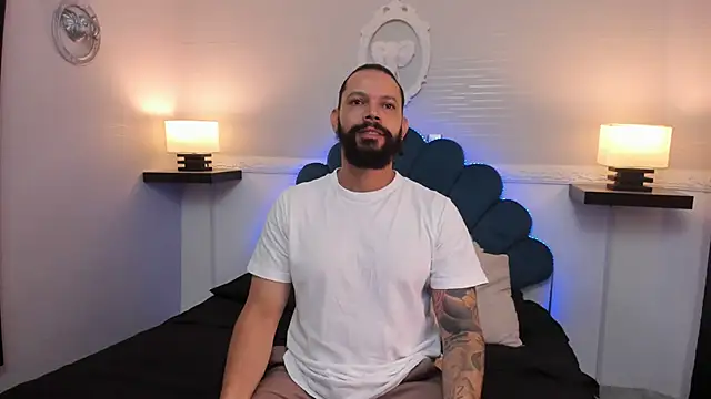 Snapshot of AlukardBig chatting on 11-06-25, 01:01 AlukardBig online show from 11-06-25, 01:01