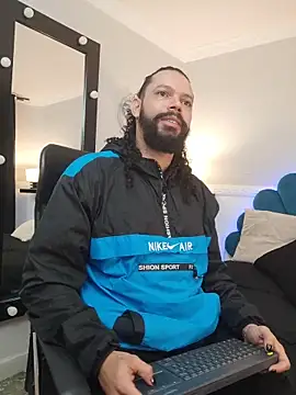 Snapshot of AlukardBig chatting on 11-08-25, 01:11 AlukardBig online show from 11-08-25, 01:11