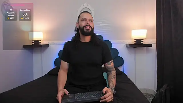 Snapshot of AlukardBig chatting on 11-18-25, 12:20 AlukardBig online show from 11-18-25, 12:20