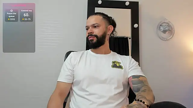 Snapshot of AlukardBig chatting on 11-26-25, 11:44 AlukardBig online show from 11-26-25, 11:44