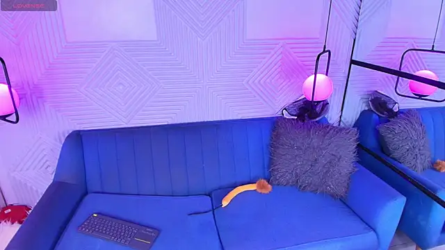 CinnamonHeat online show from 10-25-25, 11:07