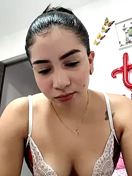sophia salazar18 online show from 10-18-25, 01:56
