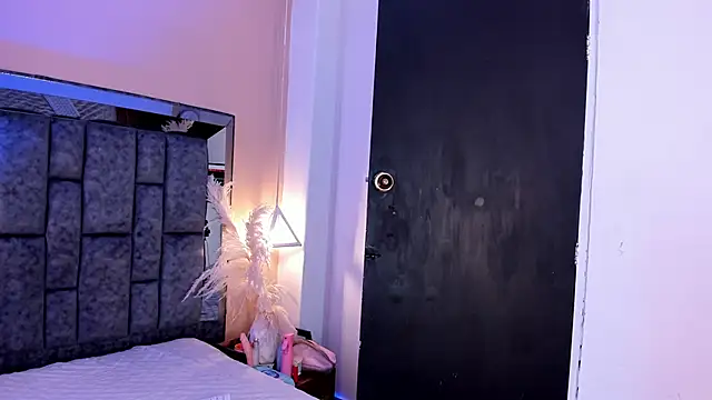 Snapshot of SofiRuiz_ chatting on 10-19-25, 03:18 SofiRuiz online show from 10-19-25, 03:18