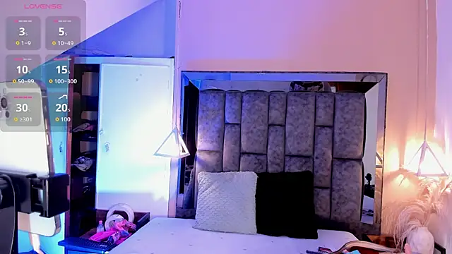 Snapshot of SofiRuiz_ chatting on 11-05-25, 03:17 SofiRuiz online show from 11-05-25, 03:17