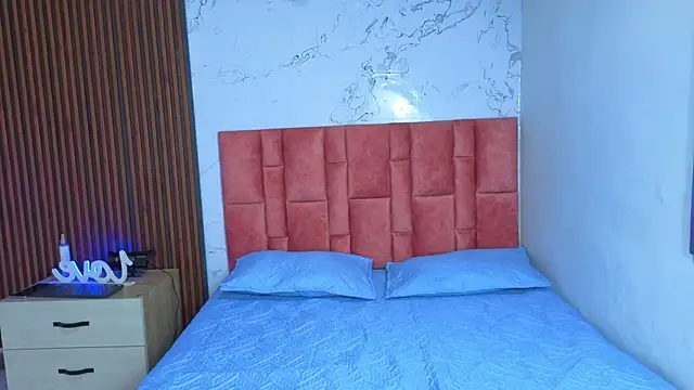 Snapshot of danna_peters chatting on 11-26-25, 08:10 danna peters online show from 11-26-25, 08:10