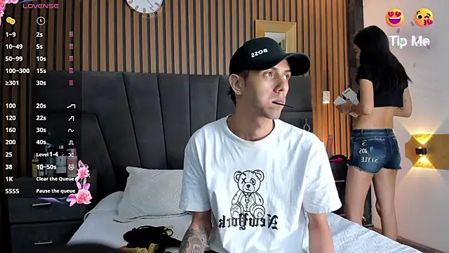 DerryAndIzzy online show from 10-27-25, 04:05