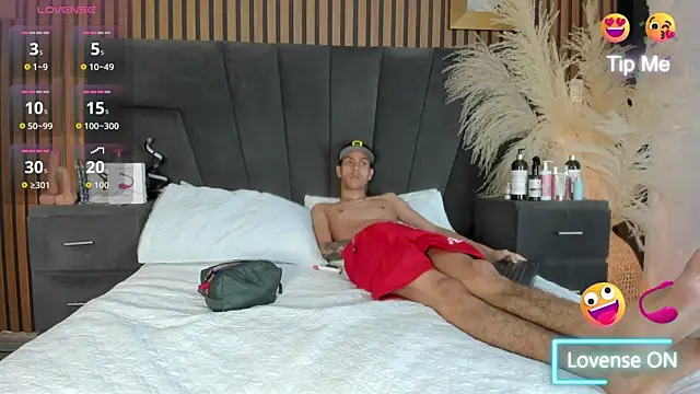 DerryAndIzzy online show from 01-08-26, 05:54