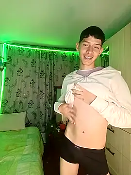 heyy noah11 online show from 12-23-25, 03:04