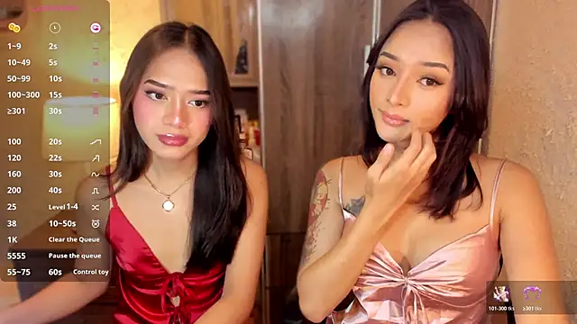 Snapshot of TinyTemptress chatting on 10-27-25, 12:42 TinyTemptress online show from 10-27-25, 12:42