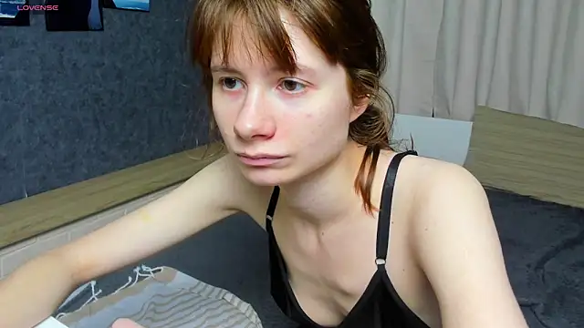 Snapshot of EvelynJin_ chatting on 10-19-25, 04:18 EvelynJin online show from 10-19-25, 04:18