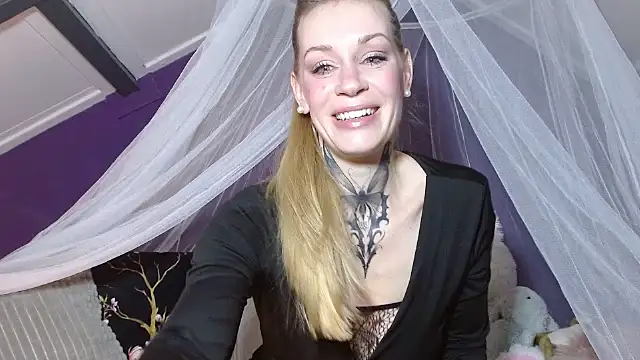 Snapshot of MistyCristy chatting on 10-18-25, 08:53 MistyCristy online show from 10-18-25, 08:53