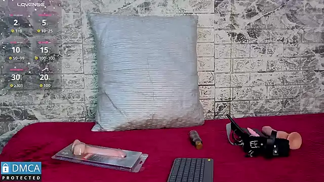 Snapshot of taylorexotic chatting on 10-25-25, 03:14 taylorexotic online show from 10-25-25, 03:14