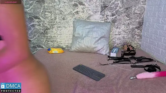 Snapshot of taylorexotic chatting on 11-12-25, 03:07 taylorexotic online show from 11-12-25, 03:07