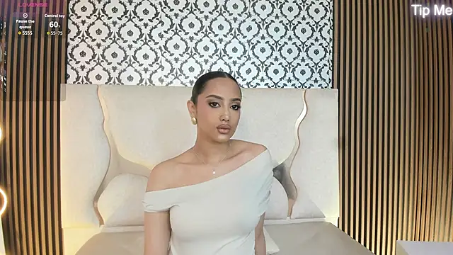 Snapshot of BEELLA_TAY1 chatting on 10-23-25, 01:43 BEELLA TAY1 online show from 10-23-25, 01:43