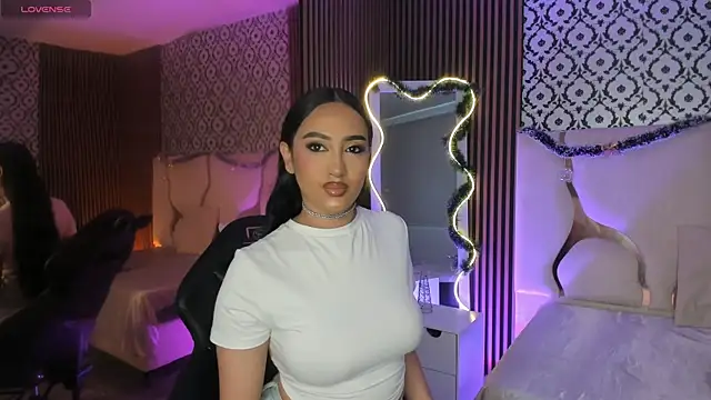 Snapshot of BEELLA_TAY1 chatting on 11-27-25, 01:46 BEELLA TAY1 online show from 11-27-25, 01:46