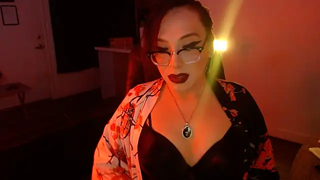 Snapshot of MiniMonroe chatting on 10-14-25, 08:59 MiniMonroe online show from 10-14-25, 08:59