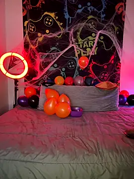 Snapshot of MiniMonroe chatting on 11-01-25, 08:27 MiniMonroe online show from 11-01-25, 08:27