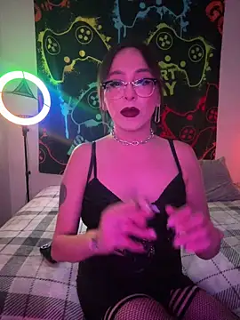 Snapshot of MiniMonroe chatting on 11-05-25, 08:36 MiniMonroe online show from 11-05-25, 08:36