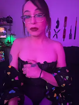 Snapshot of MiniMonroe chatting on 11-13-25, 08:35 MiniMonroe online show from 11-13-25, 08:35