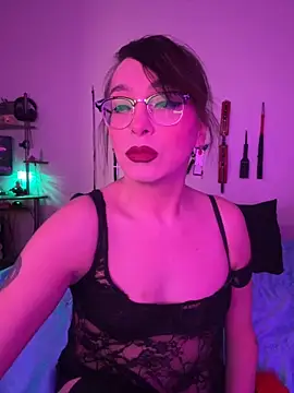 Snapshot of MiniMonroe chatting on 11-15-25, 11:29 MiniMonroe online show from 11-15-25, 11:29